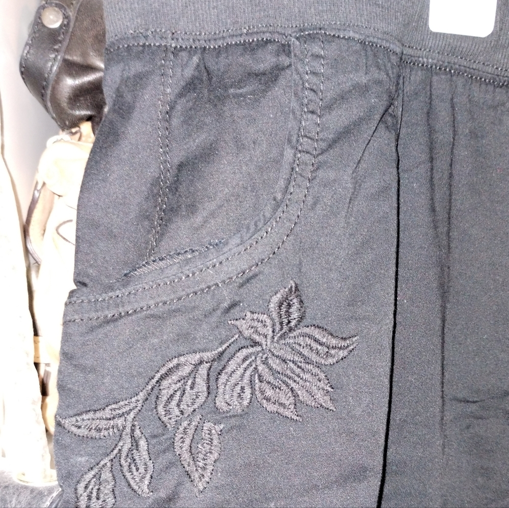Black Women's Casual Capris,  Cargo Pants 4x ( 28w-30w) - Picture 9 of 16
